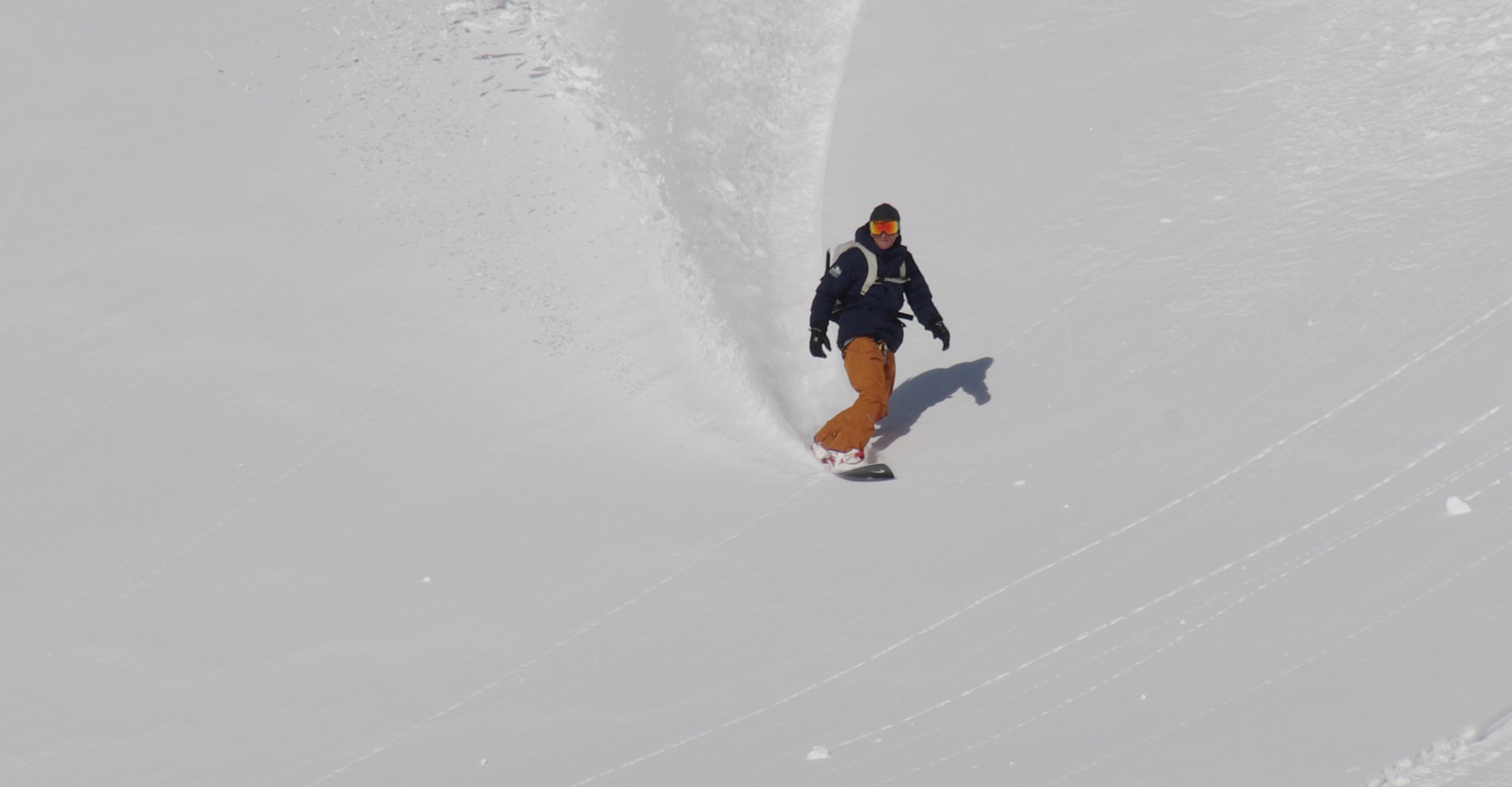 Freerider snowboarding in Chamonix