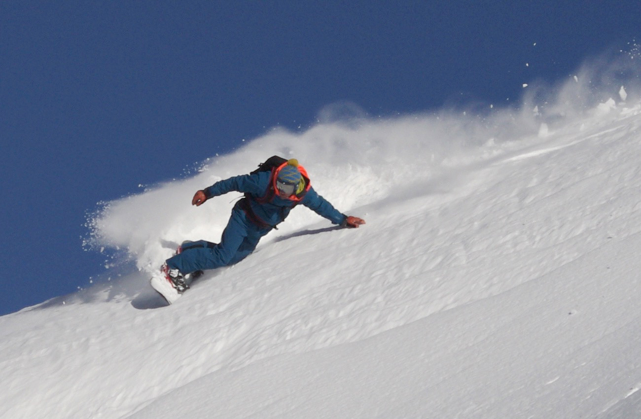 Snowboarder carving